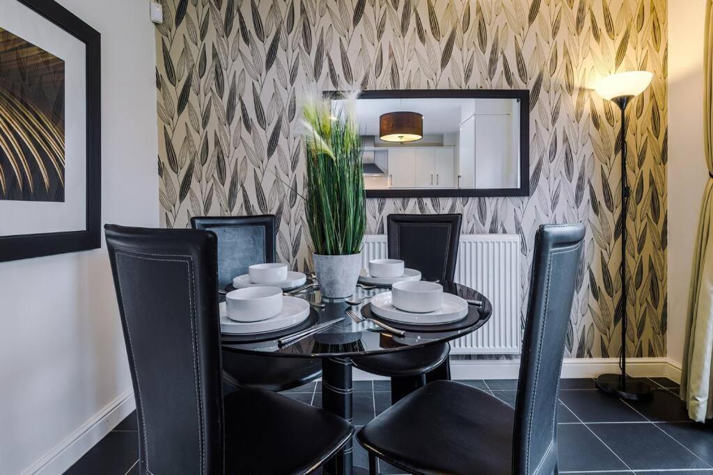 Stylish Townhouse Chester City Centre With Parking ภายนอก รูปภาพ