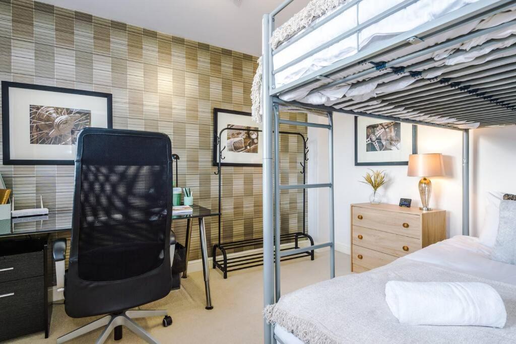 Stylish Townhouse Chester City Centre With Parking ภายนอก รูปภาพ