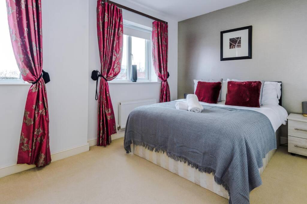Stylish Townhouse Chester City Centre With Parking ภายนอก รูปภาพ