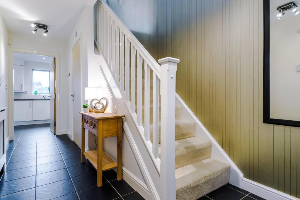 Stylish Townhouse Chester City Centre With Parking ภายนอก รูปภาพ