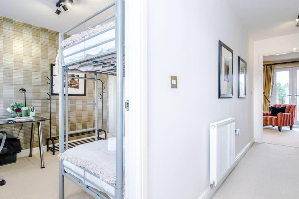 Stylish Townhouse Chester City Centre With Parking ภายนอก รูปภาพ
