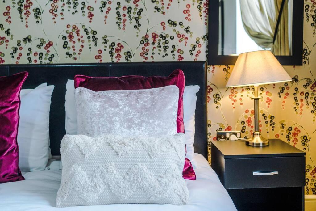 Stylish Townhouse Chester City Centre With Parking ภายนอก รูปภาพ