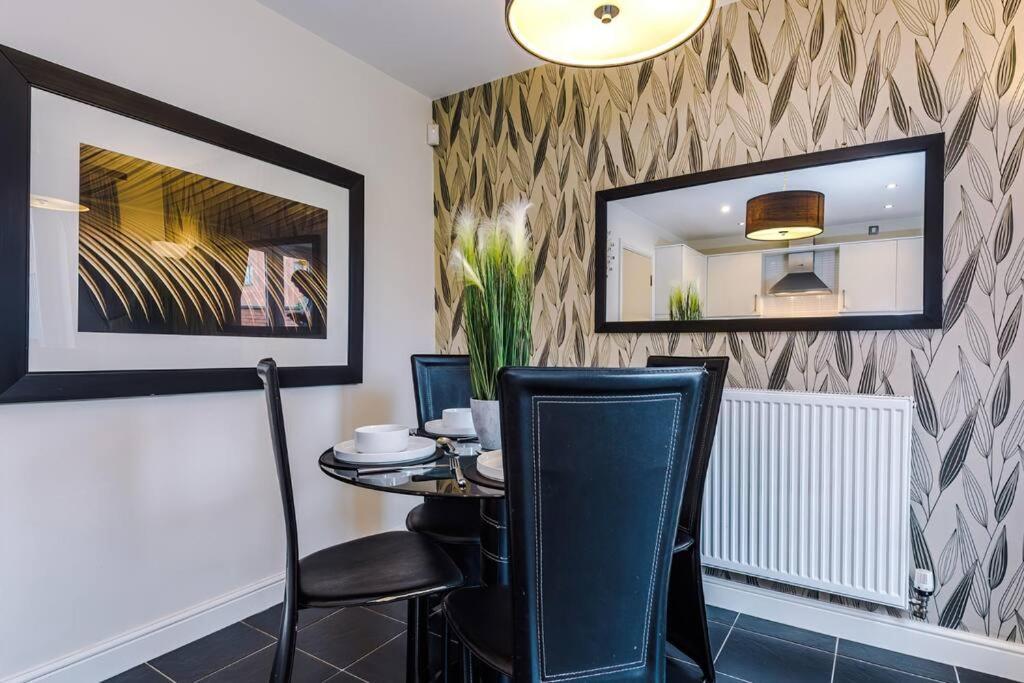 Stylish Townhouse Chester City Centre With Parking ภายนอก รูปภาพ