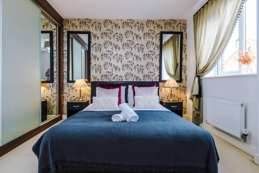 Stylish Townhouse Chester City Centre With Parking ภายนอก รูปภาพ